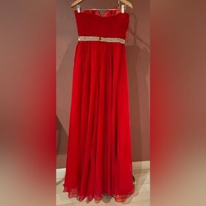 Elegant Red Women's Prom Dress.
